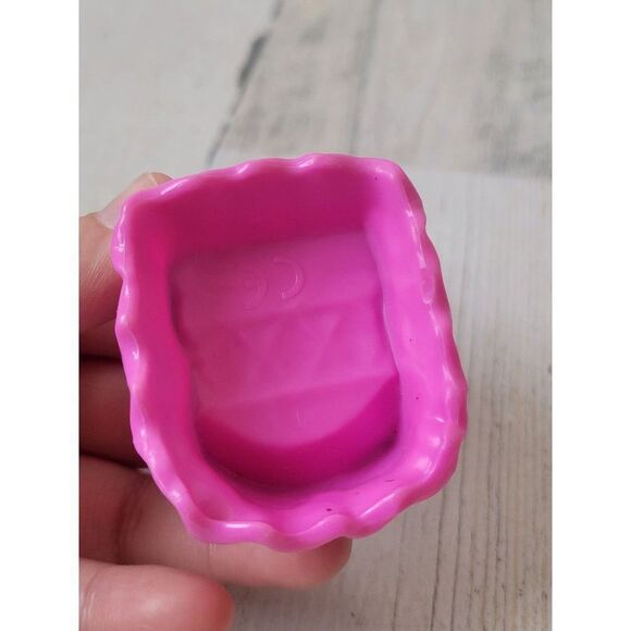 Pink heart royalty chair bed mini doll accessory toy figure - Picture 4 of 5